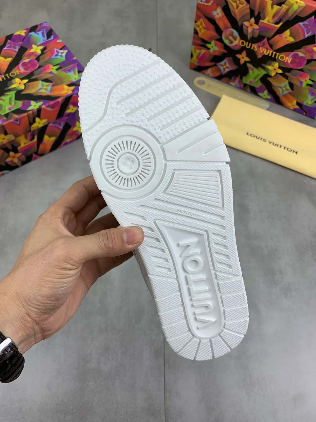 Men's men's shoes 💰P580 New style 💰💎💎Latest color High version 2025Louis*Vuitto* LV Traine Catwalk TRAINER outsole and fabric private model A shoe that definitely costs a lot of money and effort. This series was designed after the arrival of Vifgil. It is favored by many fans every season. Original TPU outsole Original packaging Color: black Available in white (available from stock, super fast shipping) Code number: 35-46